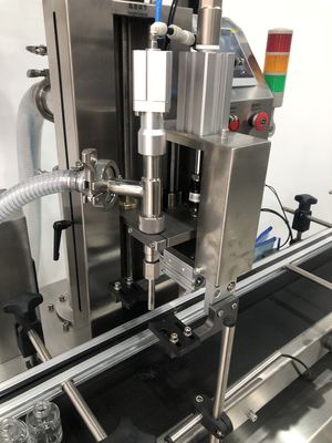 Máquina de enchimento de líquido de bomba de engrenagem de cabeça única servo totalmente automática