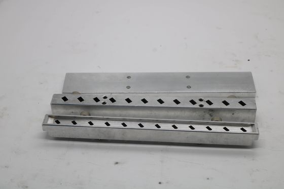 Lançador de molde de baume labial de cores duplas 12 furos 3-5 moldes / minuto