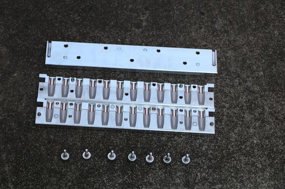 Molde de batom personalizado de dupla cor com costelas 12 buracos 1-3 anos de vida útil do molde