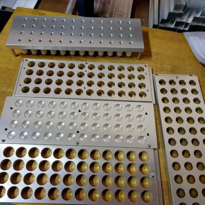 48 buracos Molde de batom personalizado Enchimento a quente 1-2 moldes por minuto