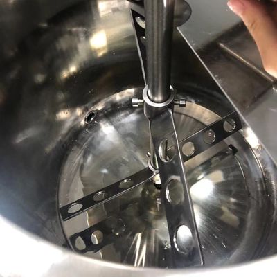Máquina de mistura de batons de 100 litros Agitação derretimento aquecimento compartimentado