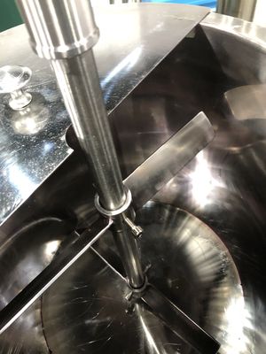 SUS304 Máquina de enchimento de lápis de sobrancelha 12 furos Máquina automática de enchimento de batom de barril duplo