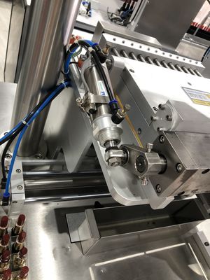 SUS304 Máquina de enchimento de lápis de sobrancelha 12 furos Máquina automática de enchimento de batom de barril duplo