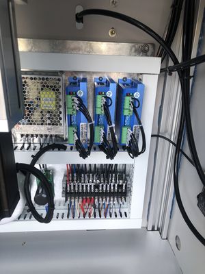 Linha de produção de batom totalmente automática Máquina de enchimento de batom de alta velocidade de cabeça única e barril duplo