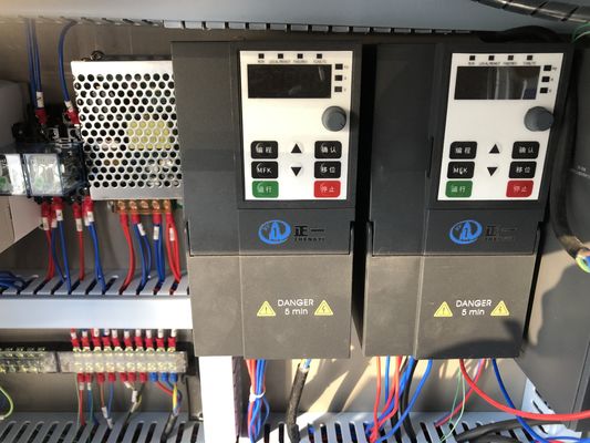 Muitos tipos de garrafas Servo máquina de tampa de garrafa automática 20-50 Pcs / Min