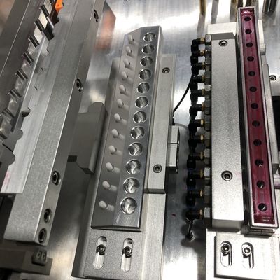 Máquina automática de desmoldagem de moldes de alumínio inclinado de 12 furos